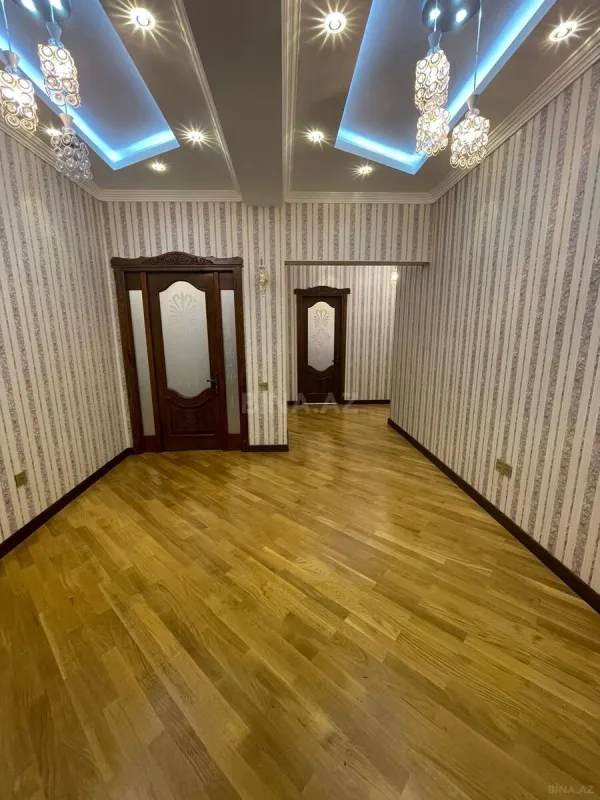 Kirayə verilir 2 otaqlı mənzil 113 m²