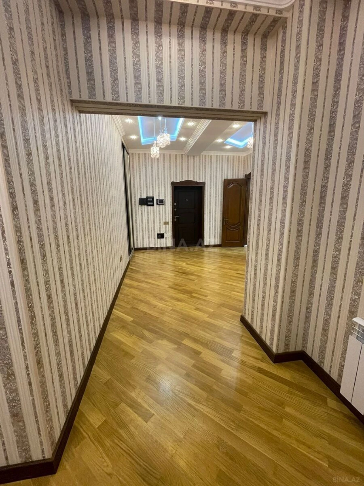 Kirayə verilir 2 otaqlı mənzil 113 m²