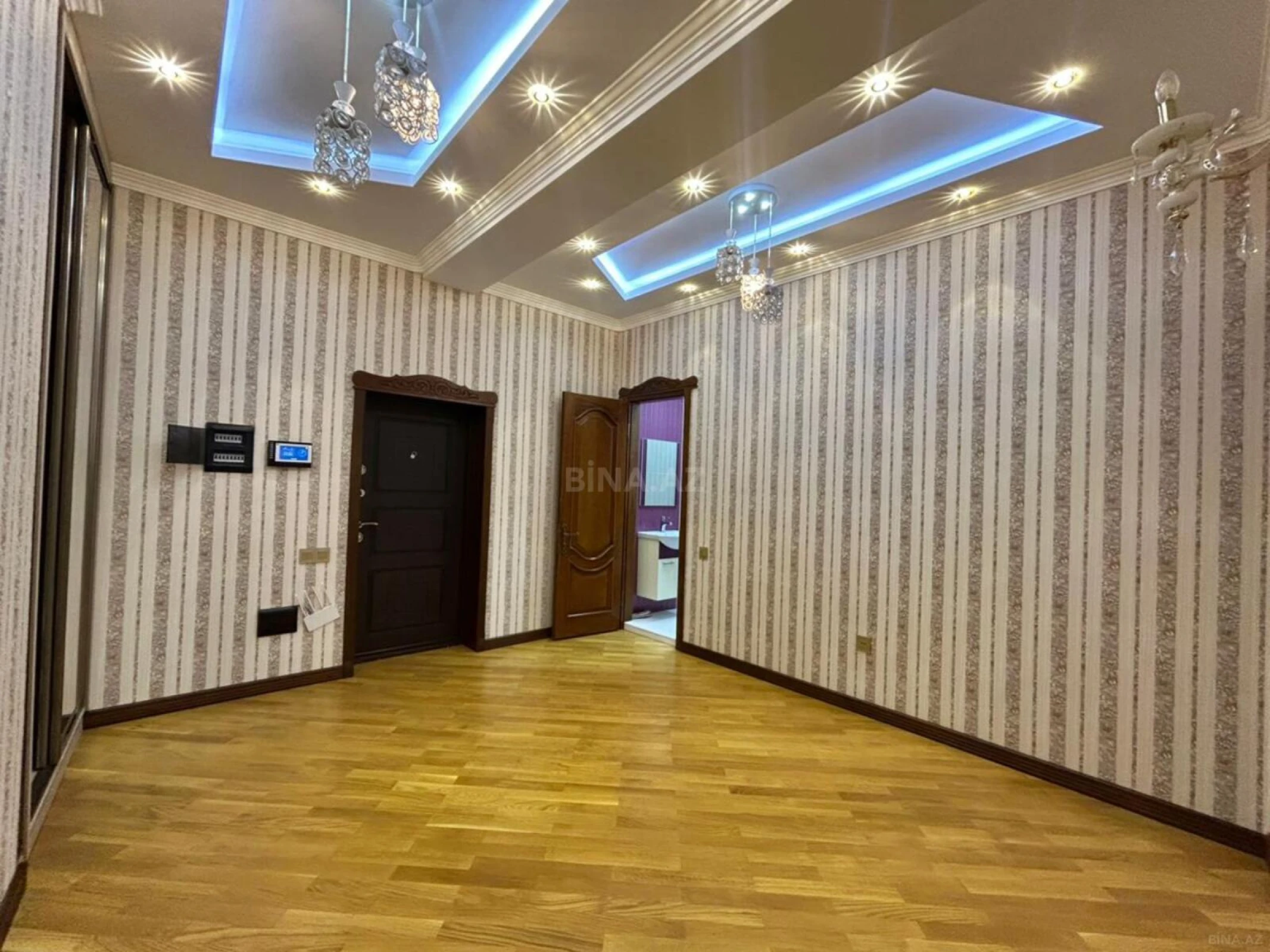 Kirayə verilir 2 otaqlı mənzil 113 m²