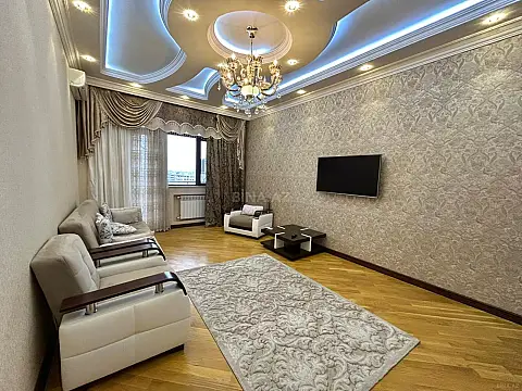 Kirayə verilir 2 otaqlı mənzil 113 m²