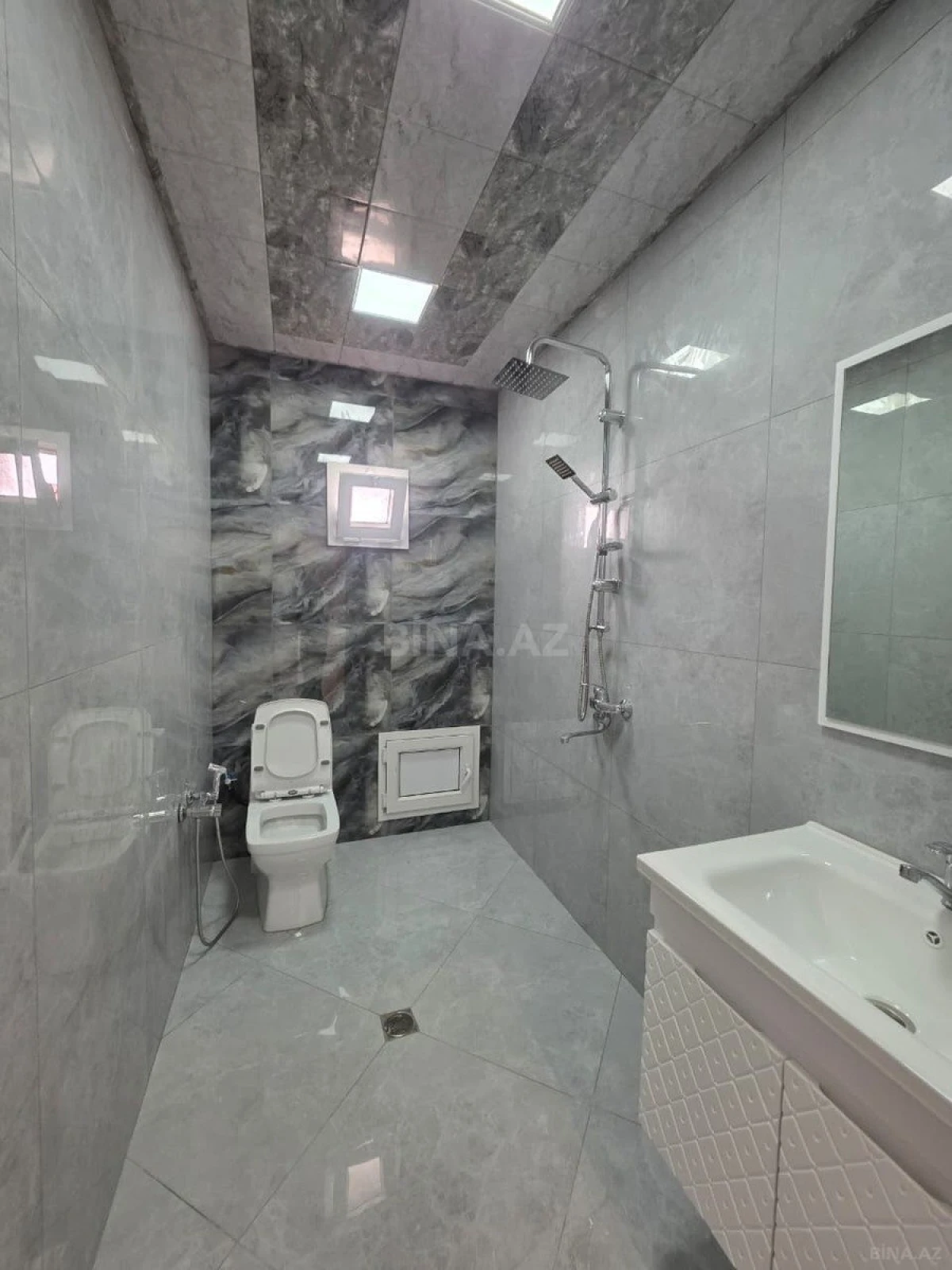 Satılır 5 otaqlı həyət evi 160 m²