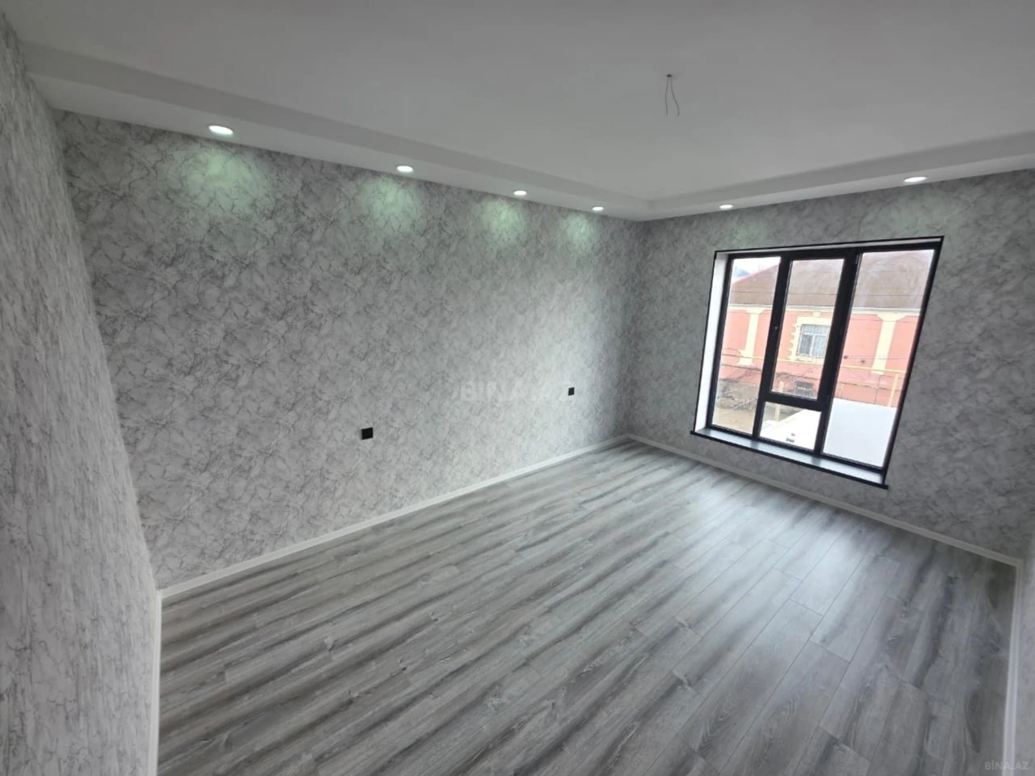 Satılır 5 otaqlı həyət evi 160 m²