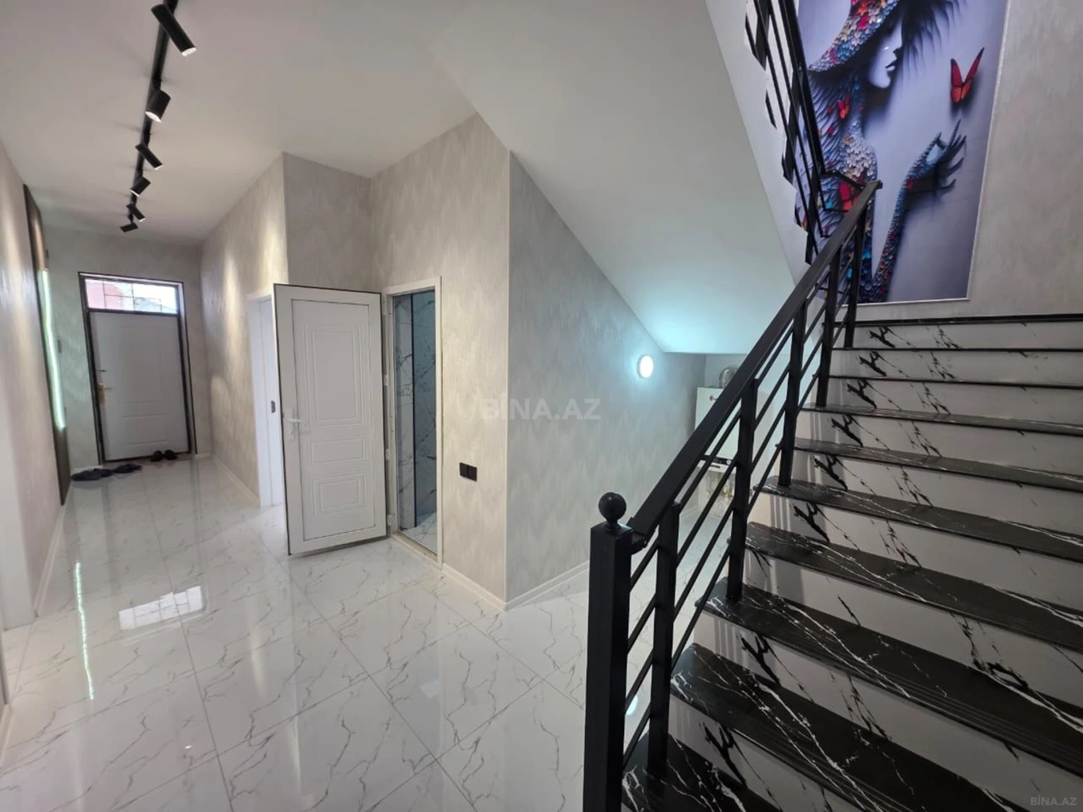 Satılır 5 otaqlı həyət evi 160 m²