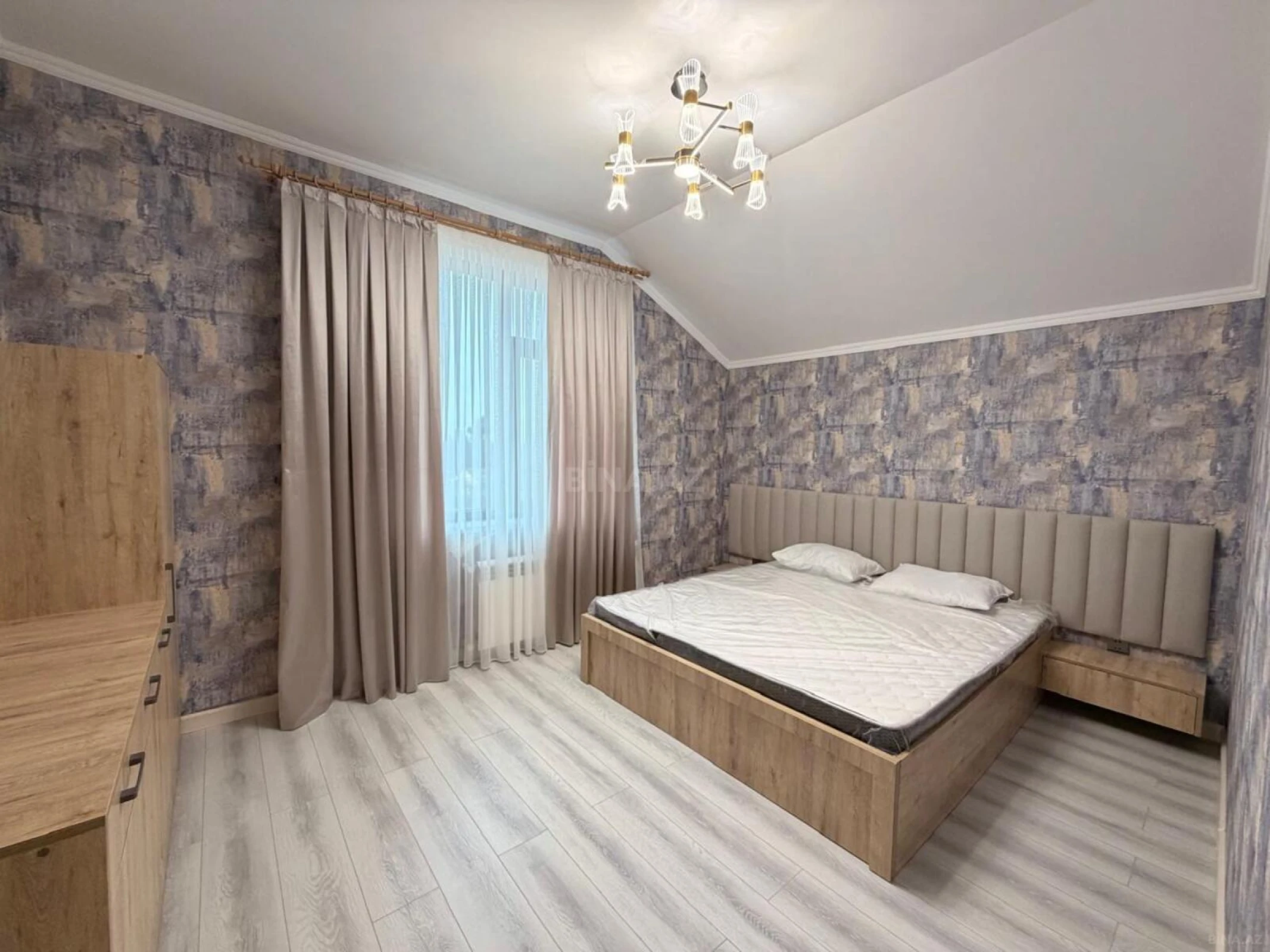 Satılır 6 otaqlı həyət evi 280 m²