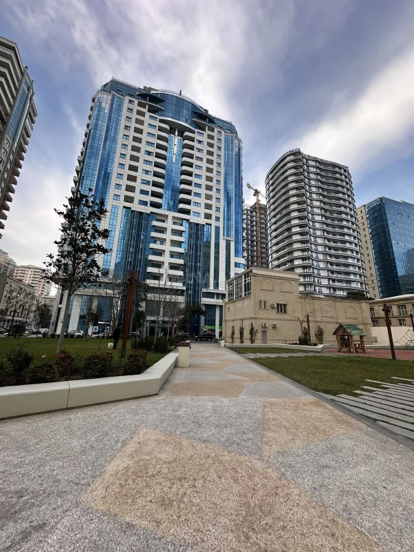 Satılır obyekt 268 m²