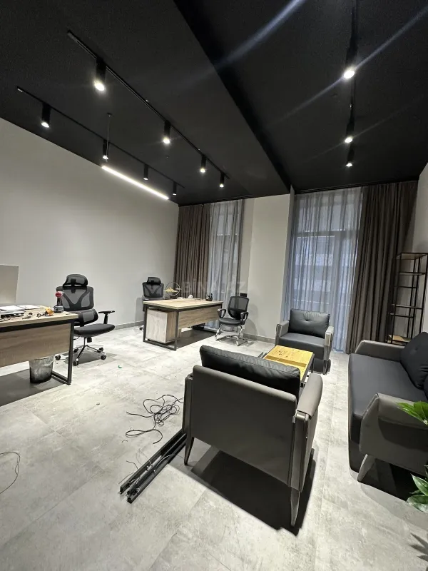 Satılır obyekt 268 m²