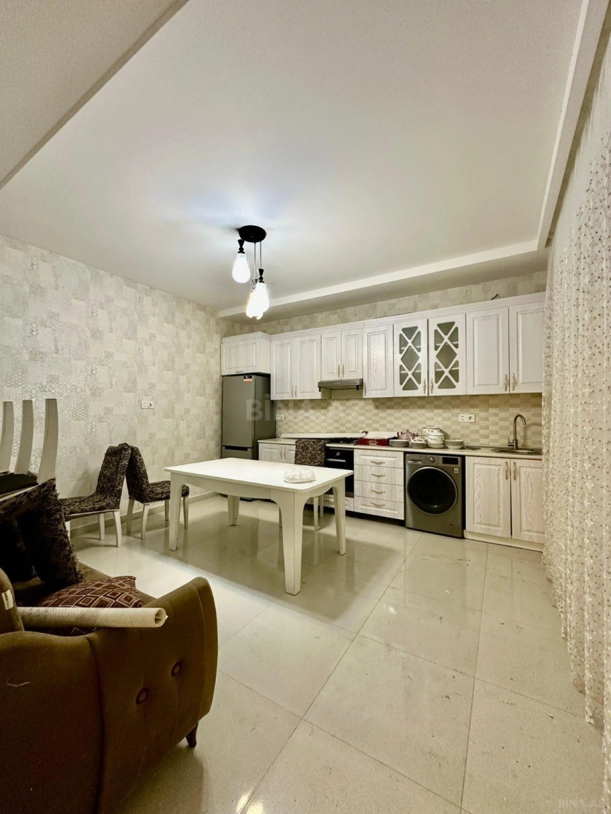 Kirayə verilir 4 otaqlı mənzil 140 m²