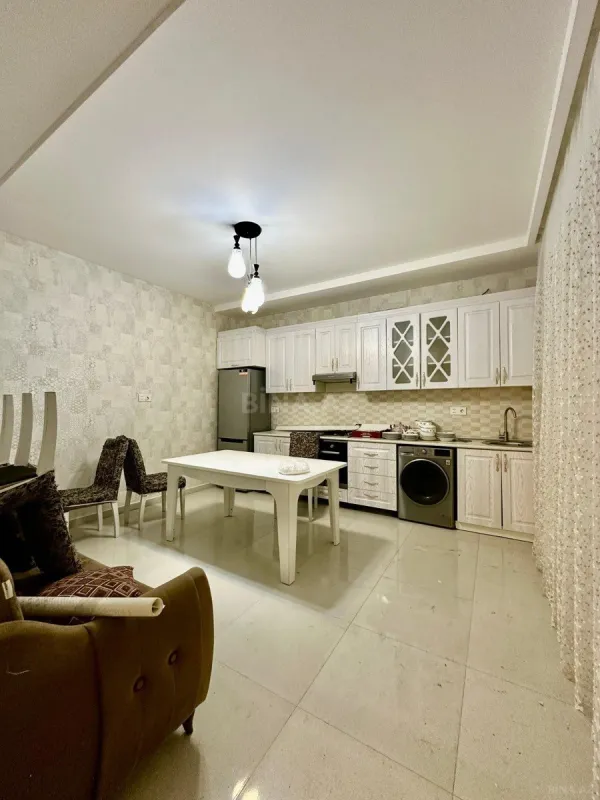 Kirayə verilir 4 otaqlı mənzil 140 m²