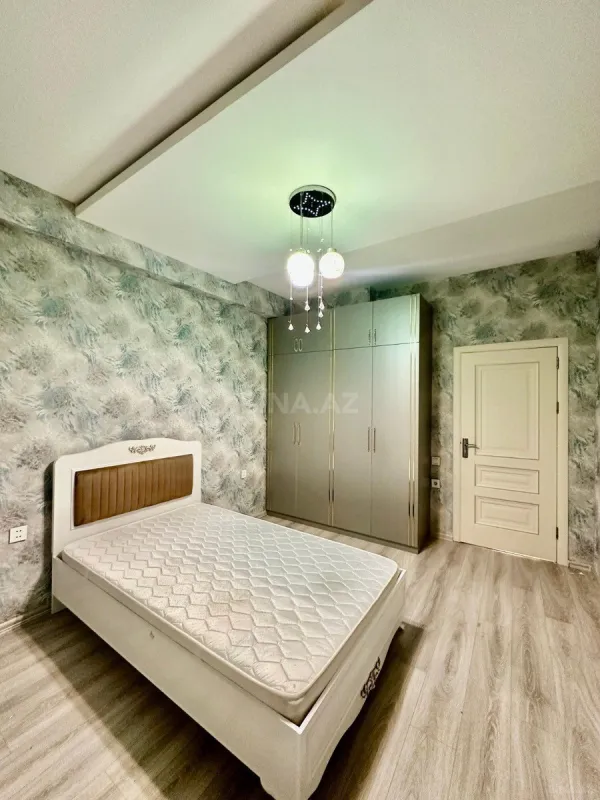 Kirayə verilir 4 otaqlı mənzil 140 m²