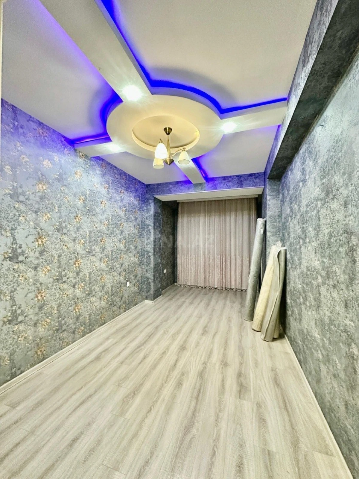 Kirayə verilir 4 otaqlı mənzil 140 m²