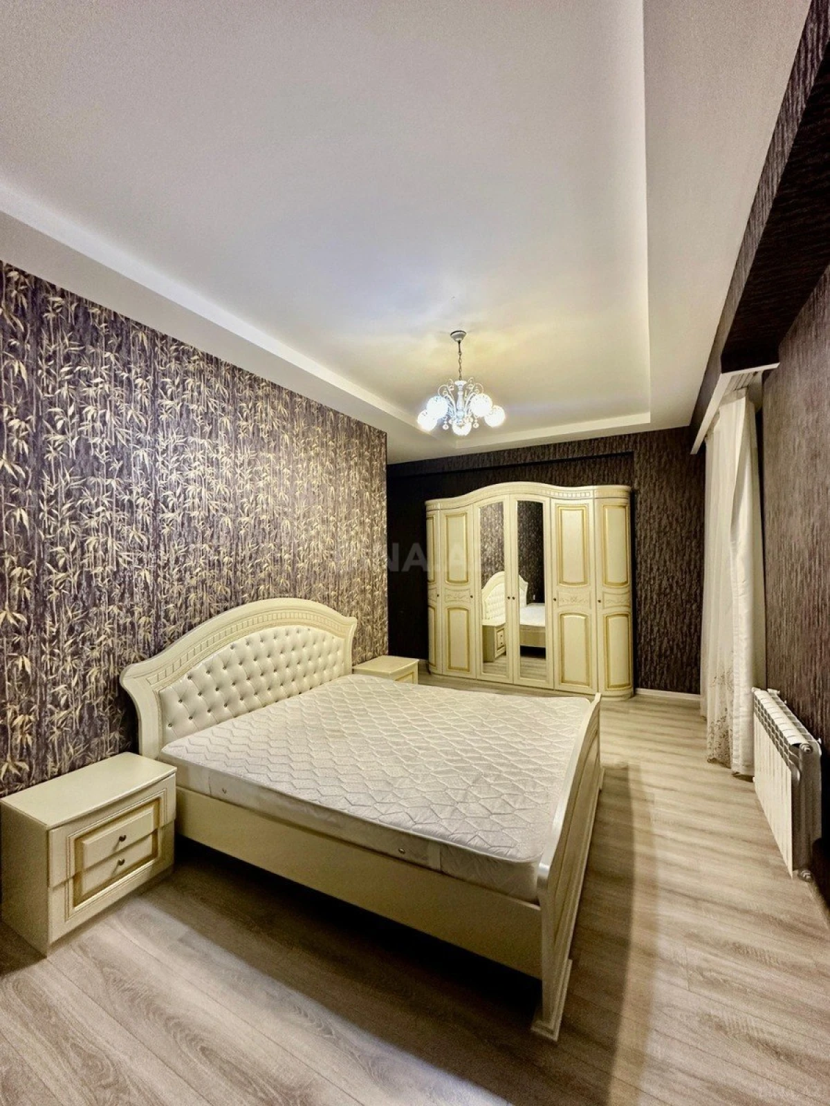 Kirayə verilir 4 otaqlı mənzil 140 m²