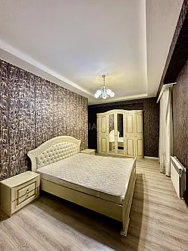 Kirayə verilir 4 otaqlı mənzil 140 m²