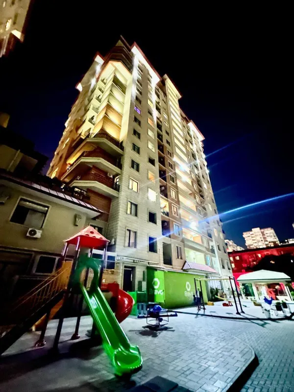 Kirayə verilir 4 otaqlı mənzil 140 m²