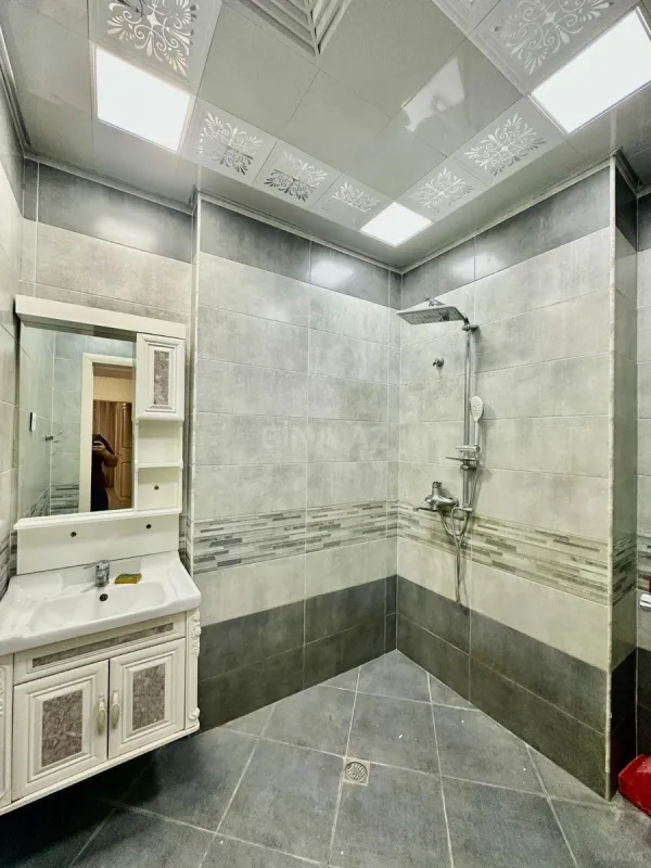Kirayə verilir 4 otaqlı mənzil 140 m²