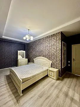 Kirayə verilir 4 otaqlı mənzil 140 m²