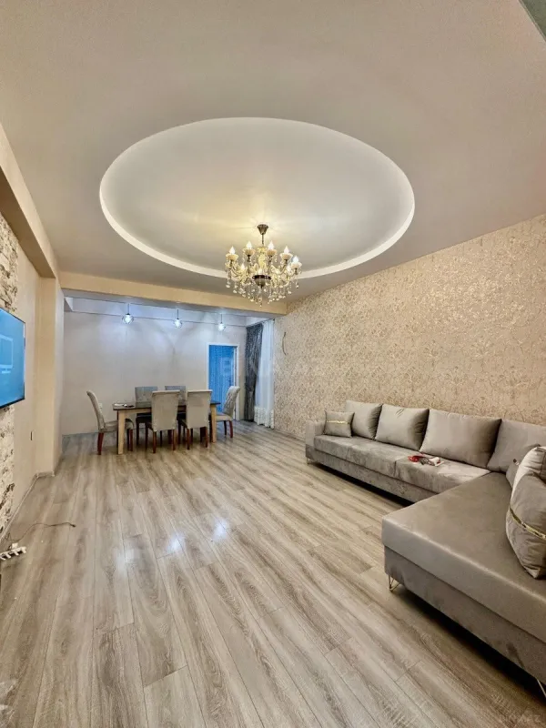 Kirayə verilir 4 otaqlı mənzil 140 m²