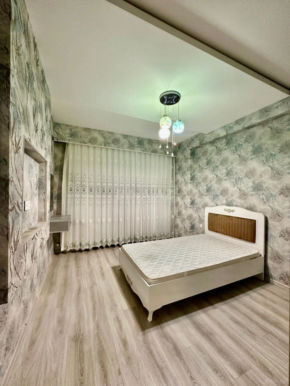 Kirayə verilir 4 otaqlı mənzil 140 m²