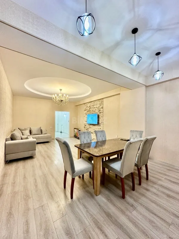 Kirayə verilir 4 otaqlı mənzil 140 m²