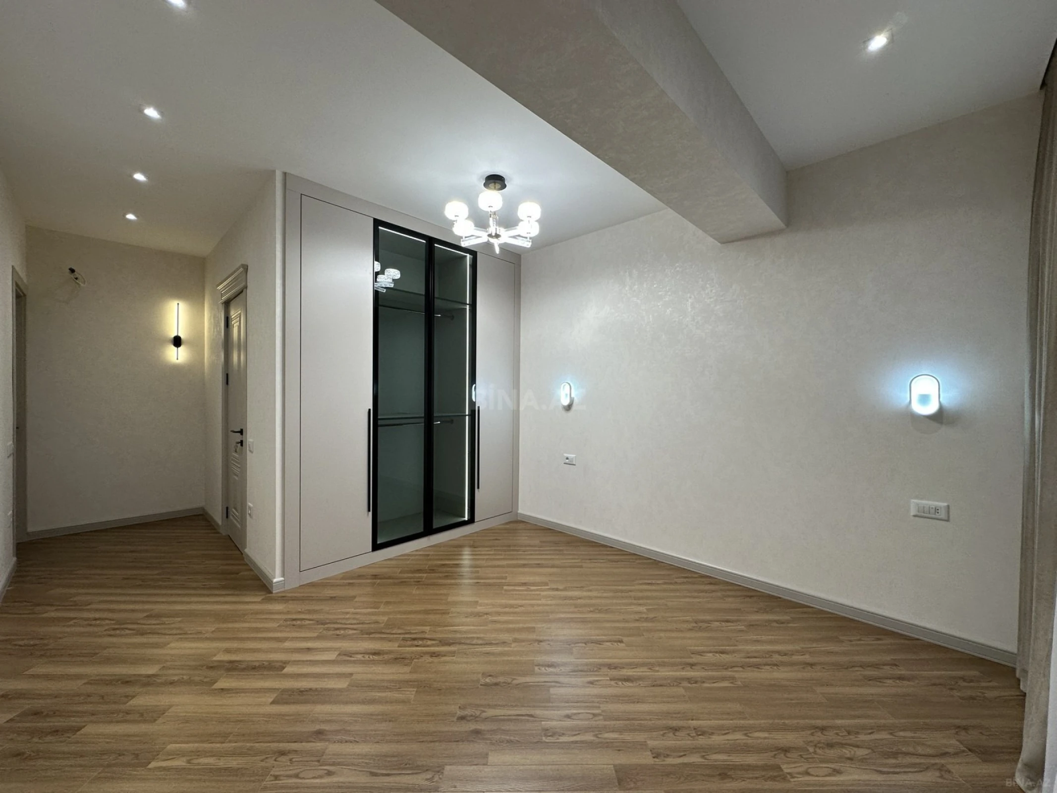 Satılır 3 otaqlı mənzil 127 m²