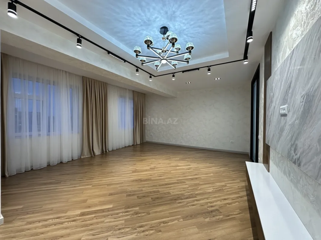 Satılır 3 otaqlı mənzil 127 m²