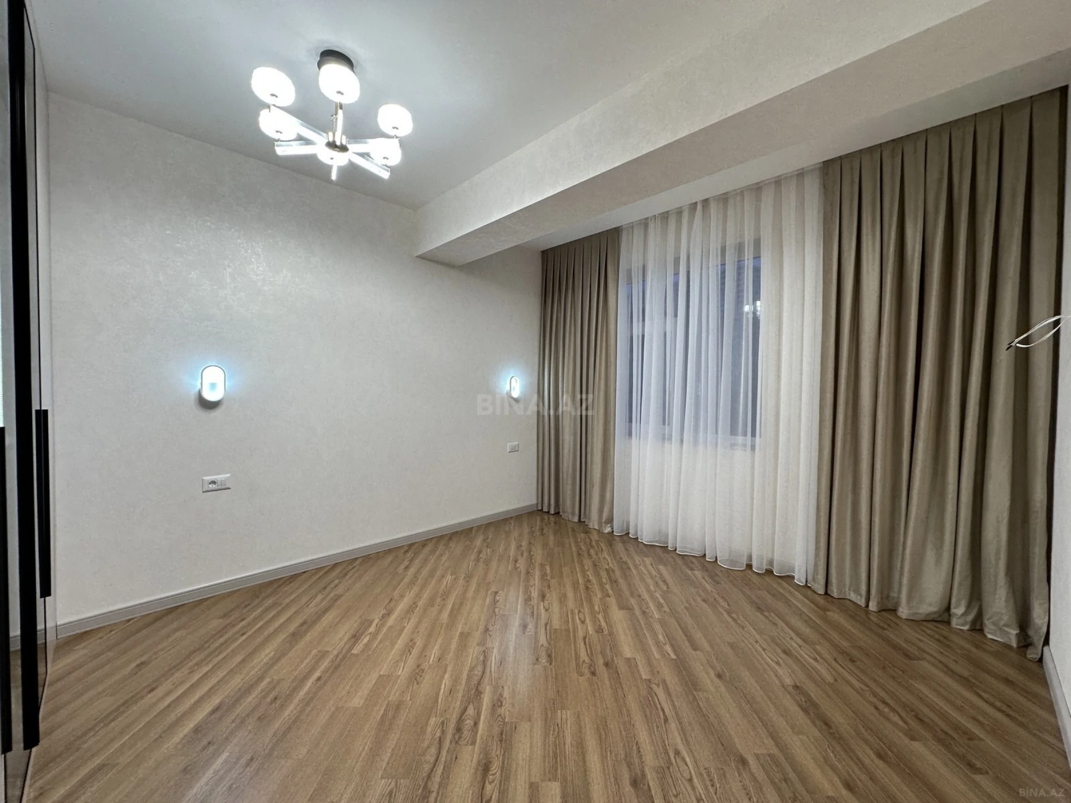 Satılır 3 otaqlı mənzil 127 m²