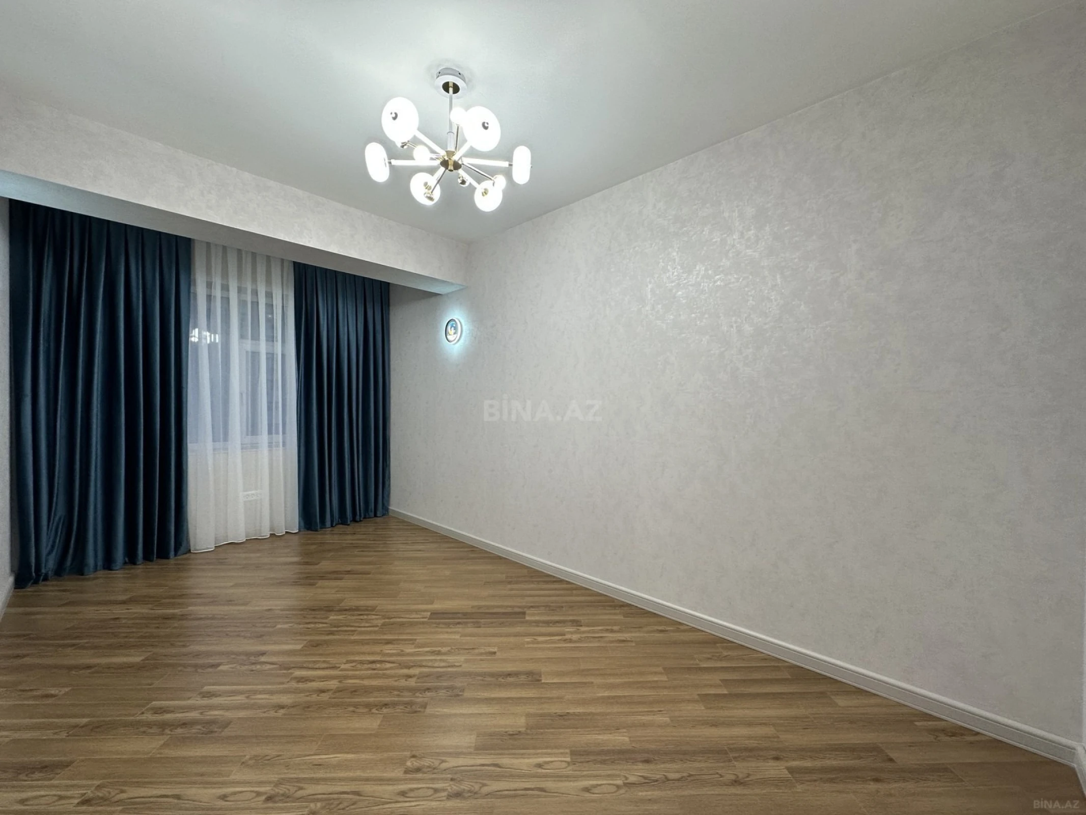 Satılır 3 otaqlı mənzil 127 m²