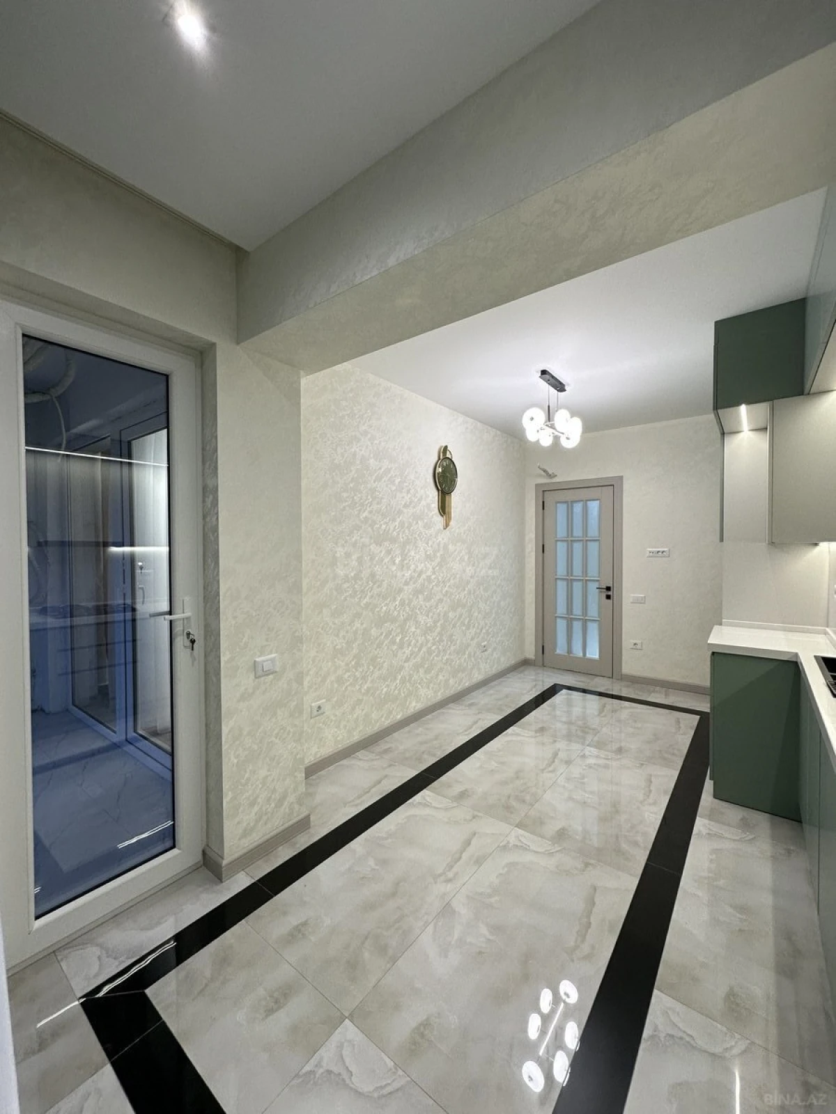 Satılır 3 otaqlı mənzil 127 m²