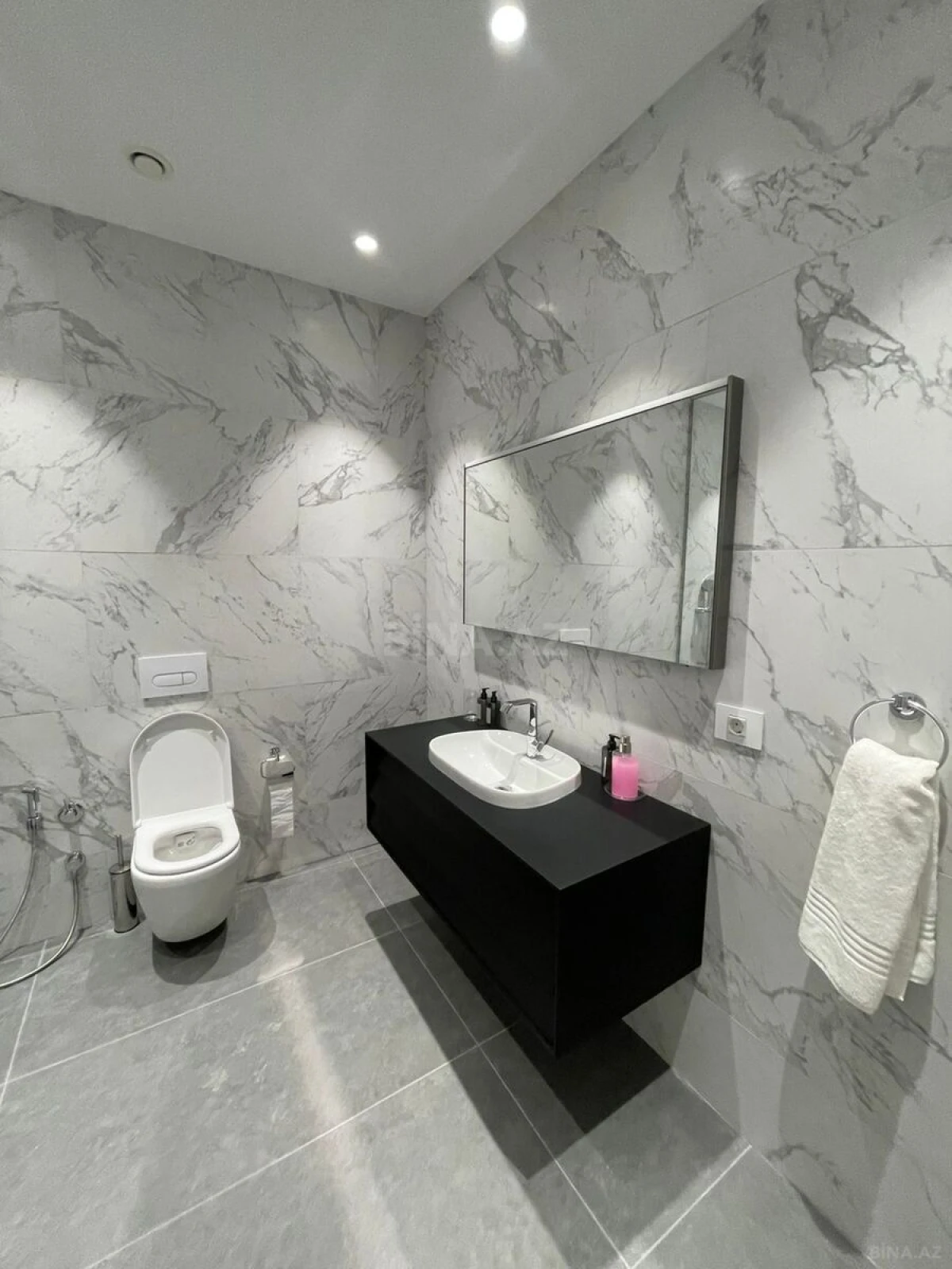 Kirayə verilir 3 otaqlı mənzil 132 m²