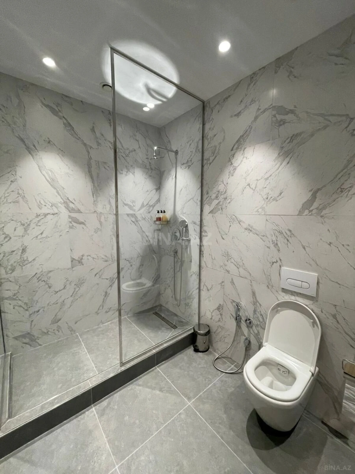 Kirayə verilir 3 otaqlı mənzil 132 m²