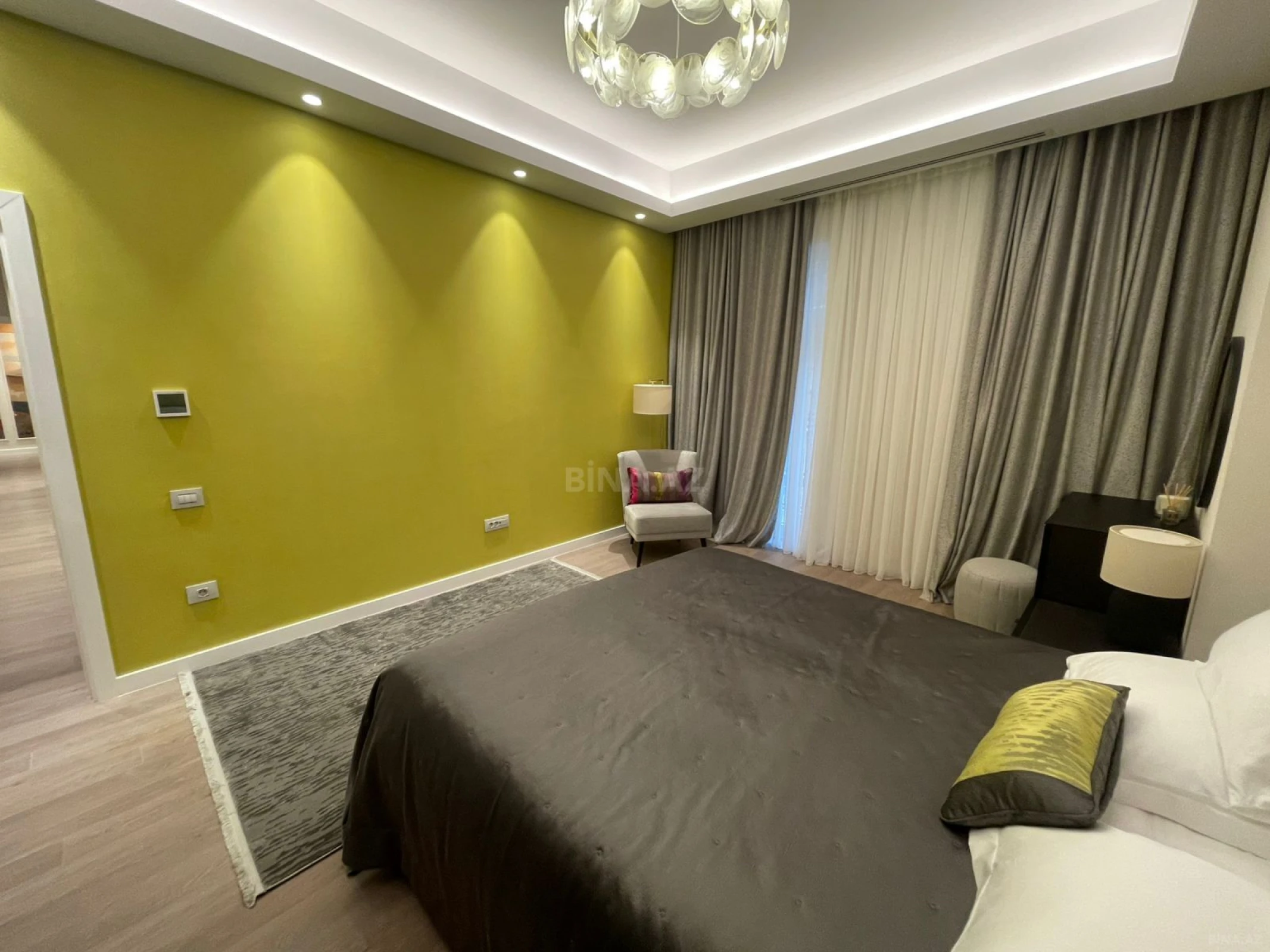Kirayə verilir 3 otaqlı mənzil 132 m²