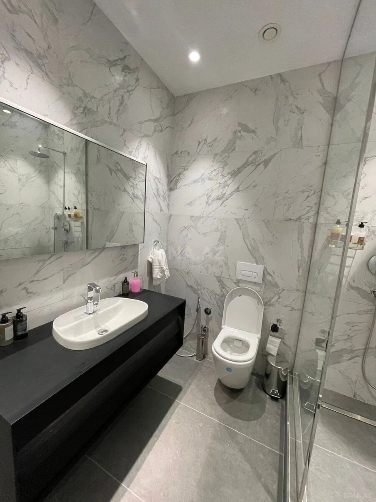 Kirayə verilir 3 otaqlı mənzil 132 m²