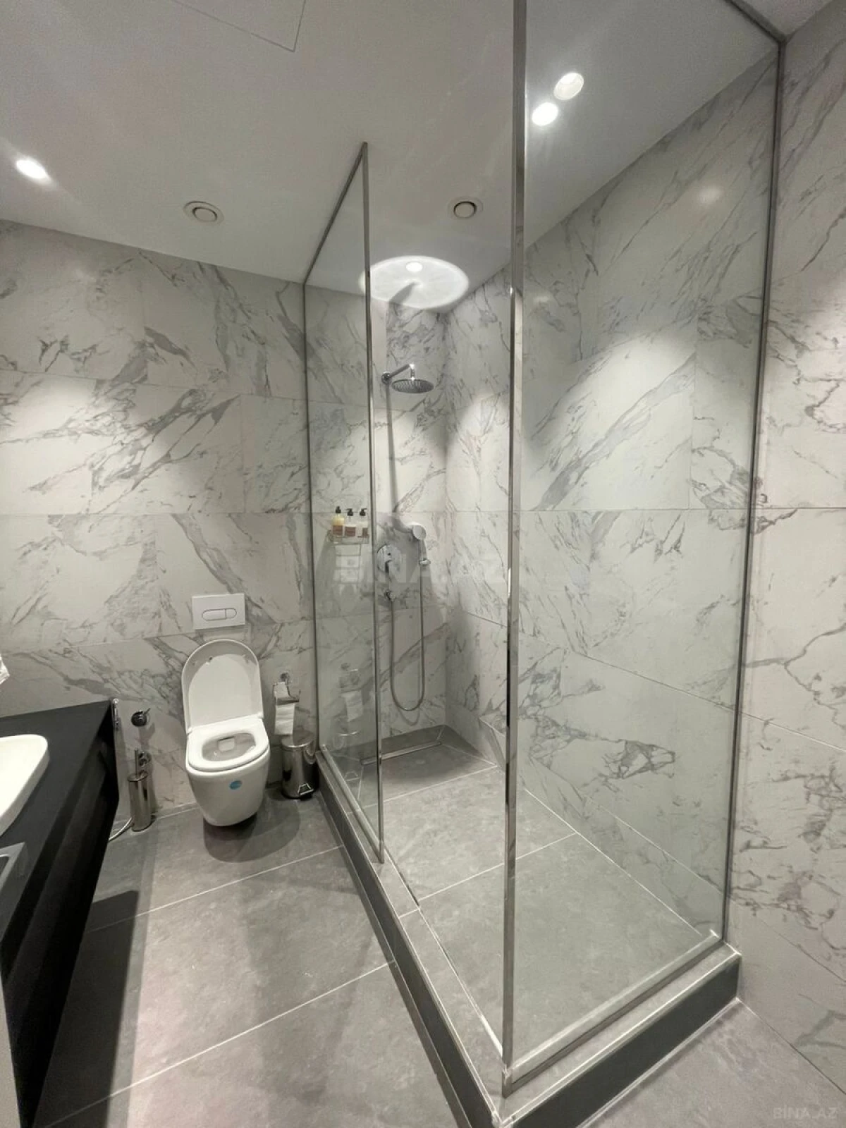 Kirayə verilir 3 otaqlı mənzil 132 m²