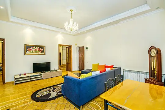 Kirayə verilir 4 otaqlı mənzil 117 m² — Bakı 4 otaq 117.00 m²