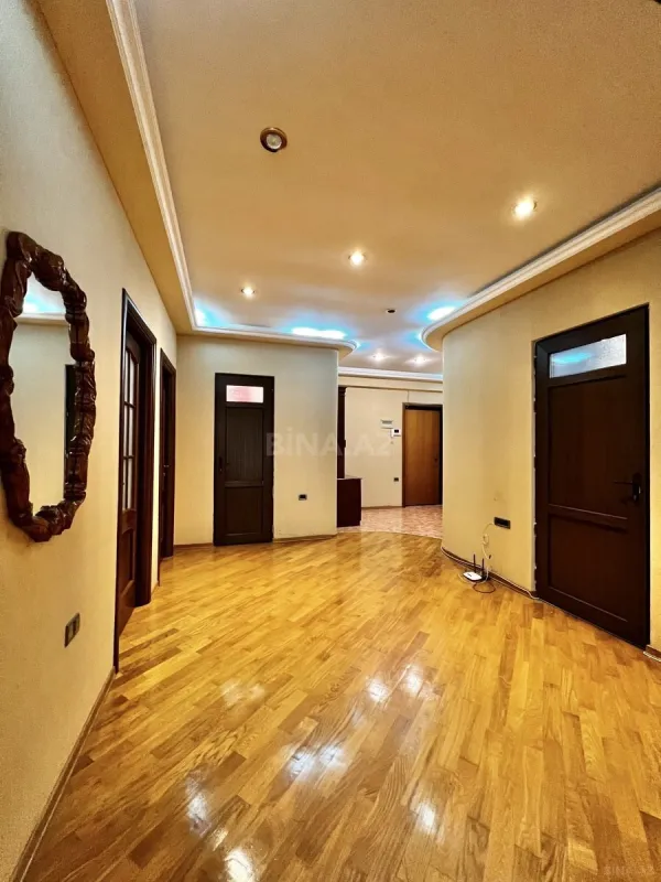 Satılır 3 otaqlı mənzil 165 m²