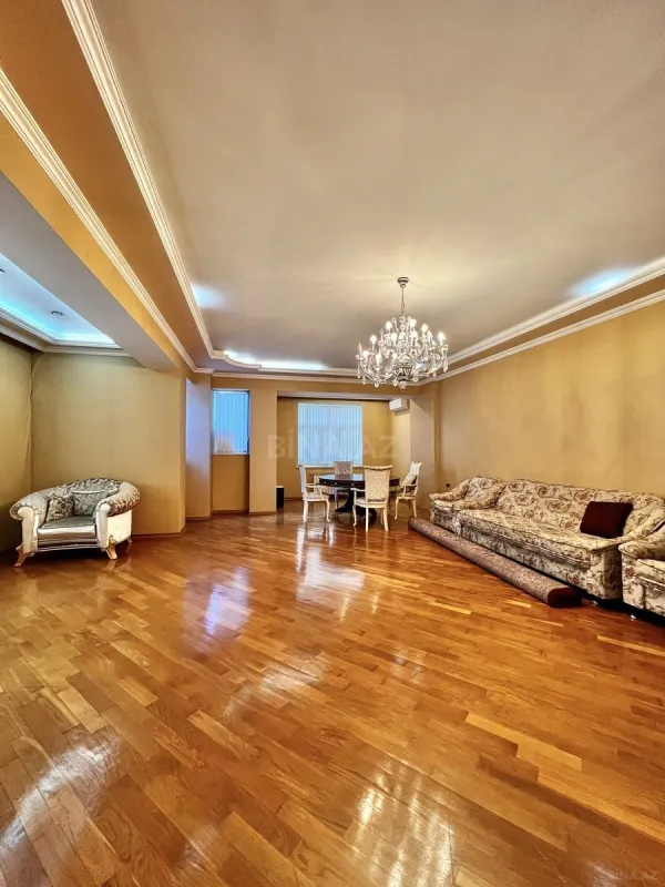 Satılır 3 otaqlı mənzil 165 m²
