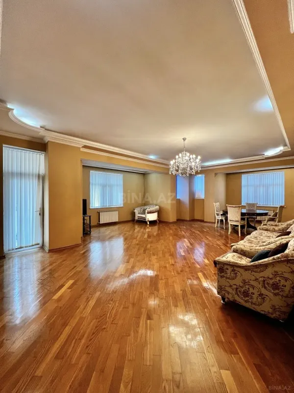 Satılır 3 otaqlı mənzil 165 m²
