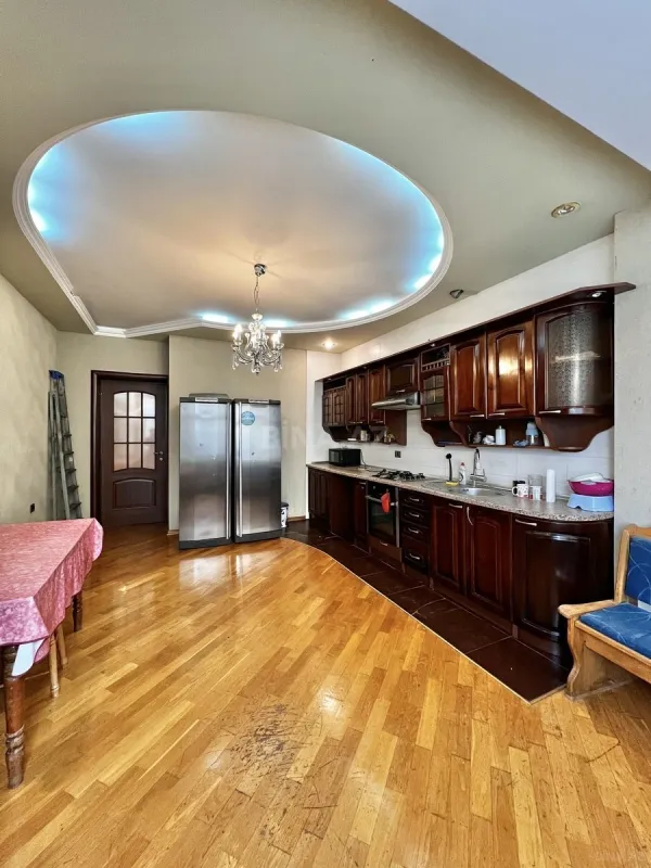 Satılır 3 otaqlı mənzil 165 m²