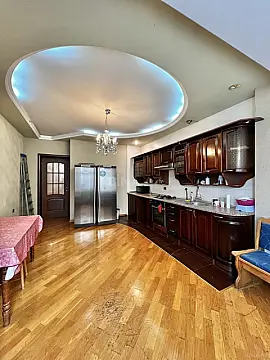 Satılır 3 otaqlı mənzil 165 m²