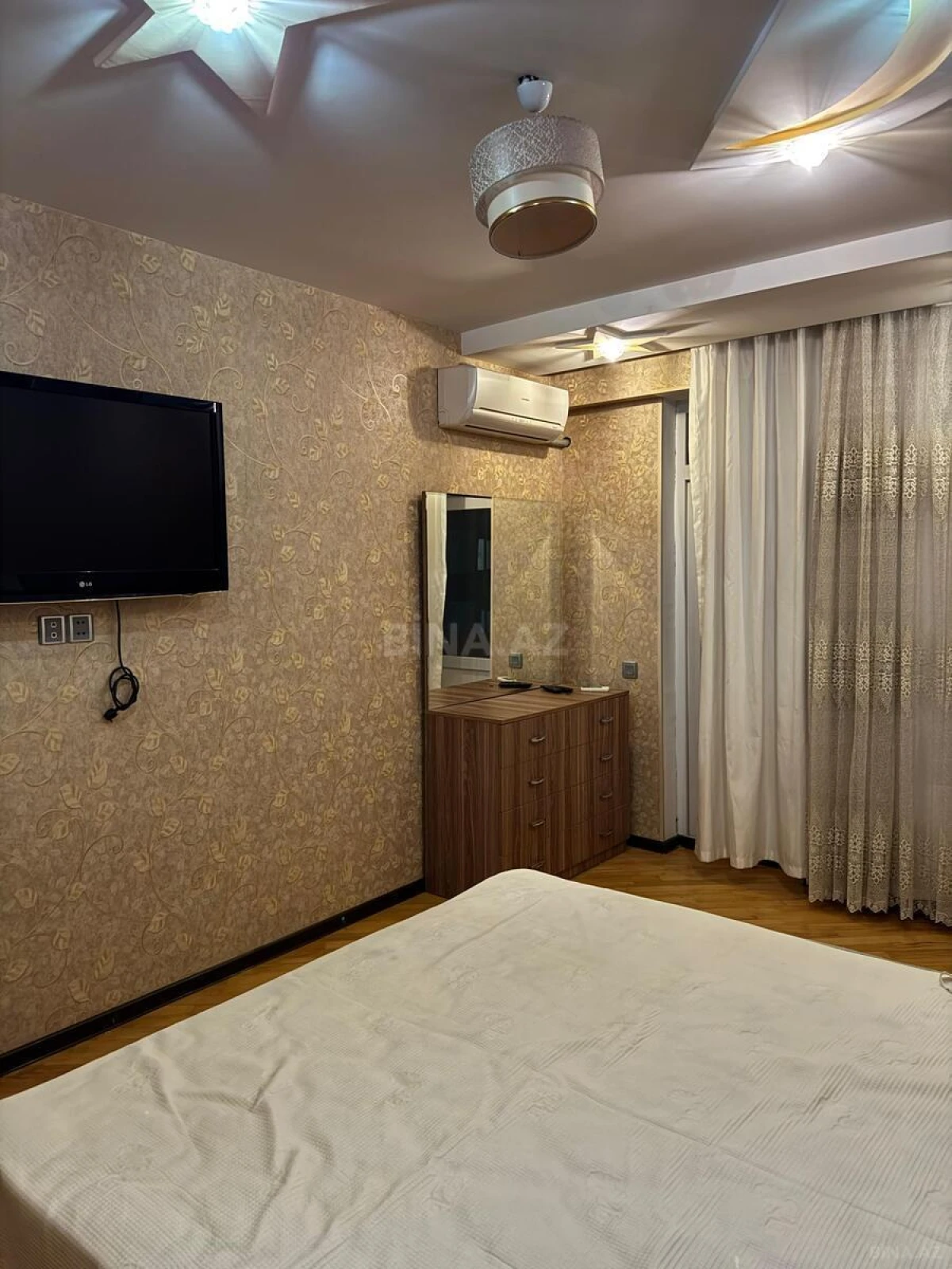 Kirayə verilir 3 otaqlı mənzil 155 m²