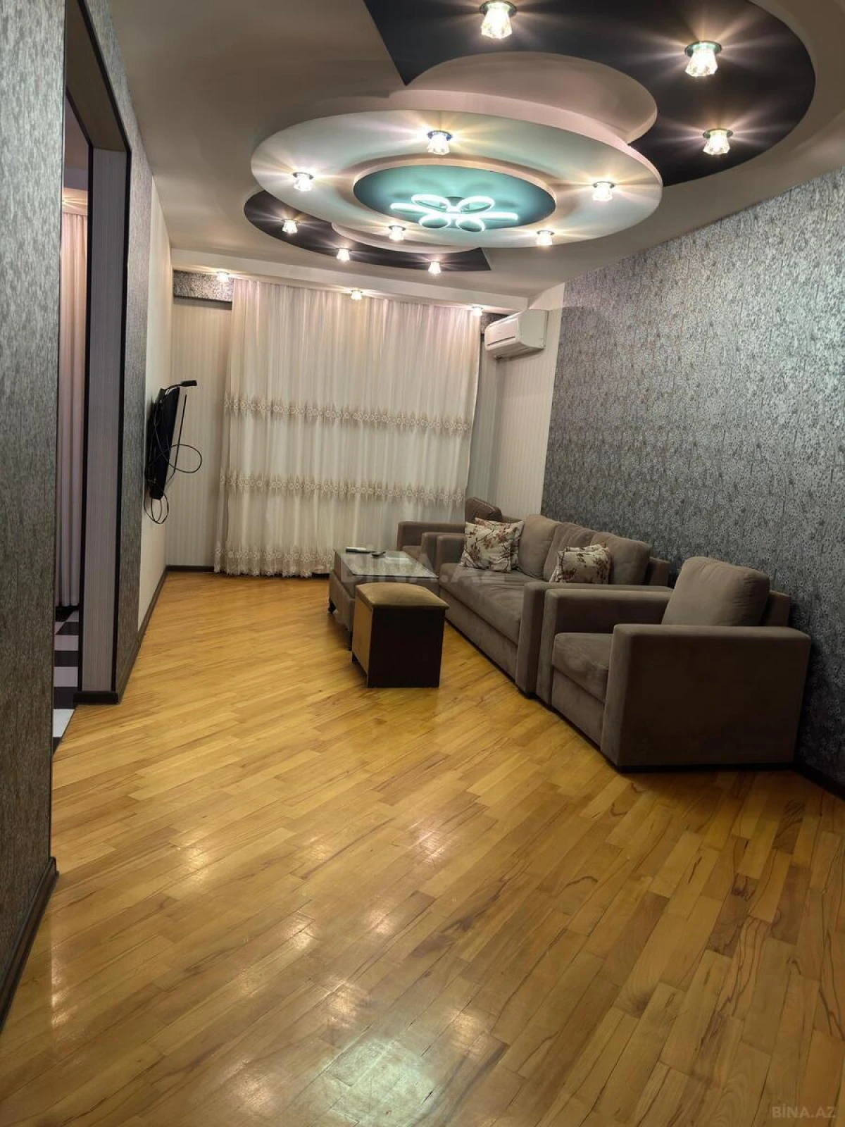 Kirayə verilir 3 otaqlı mənzil 155 m²