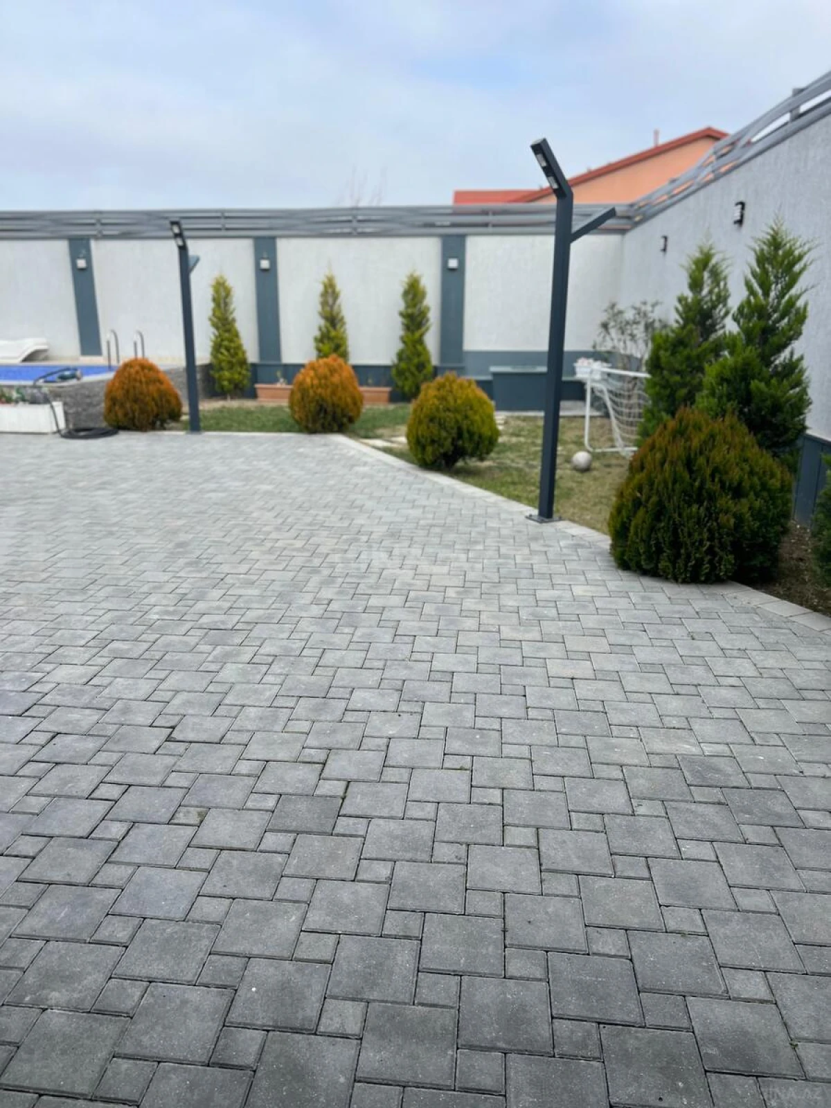 Satılır 4 otaqlı həyət evi 180 m²