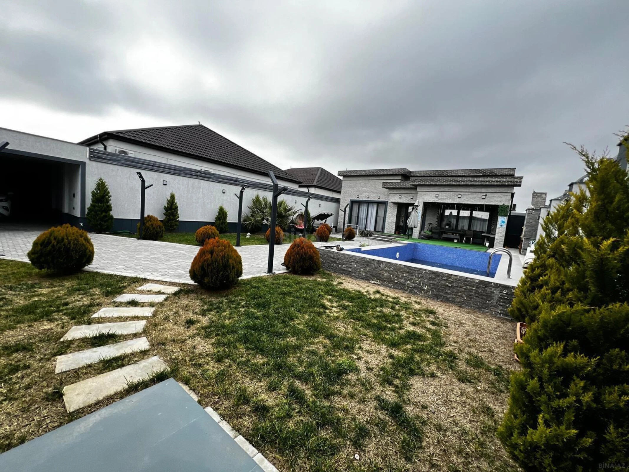 Satılır 4 otaqlı həyət evi 180 m²