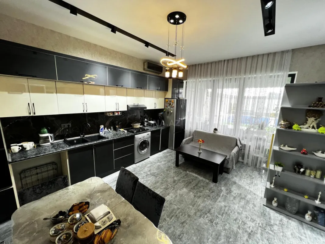 Satılır 4 otaqlı həyət evi 180 m²