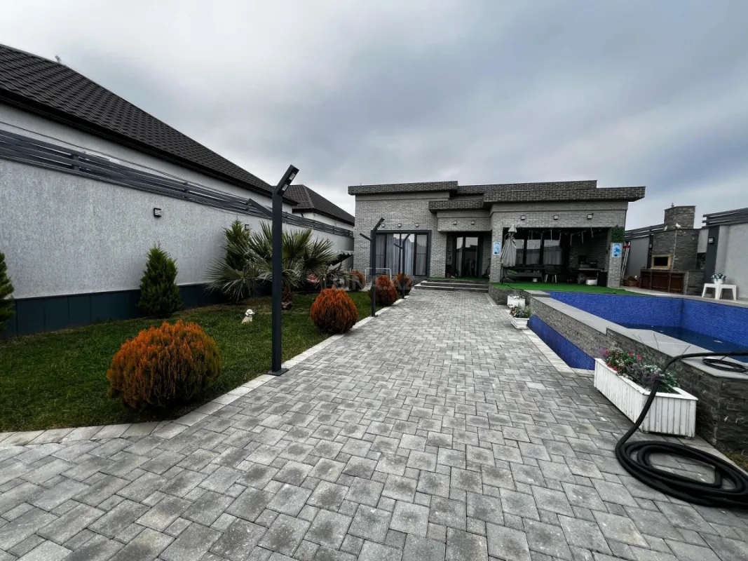 Satılır 4 otaqlı həyət evi 180 m²