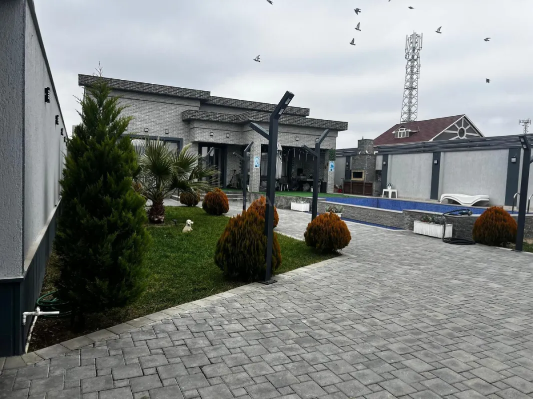 Satılır 4 otaqlı həyət evi 180 m²