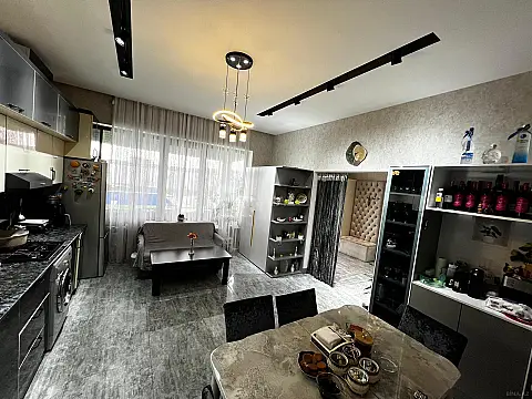 Satılır 4 otaqlı həyət evi 180 m²