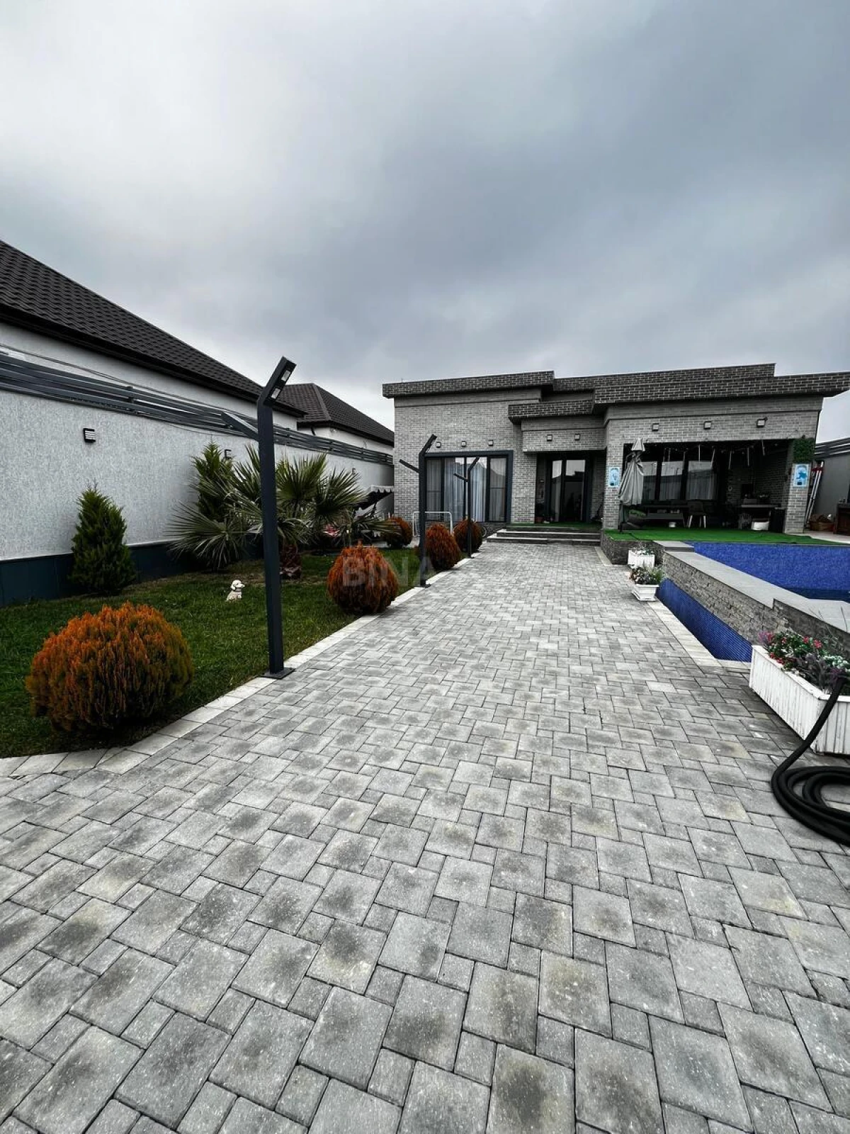 Satılır 4 otaqlı həyət evi 180 m²