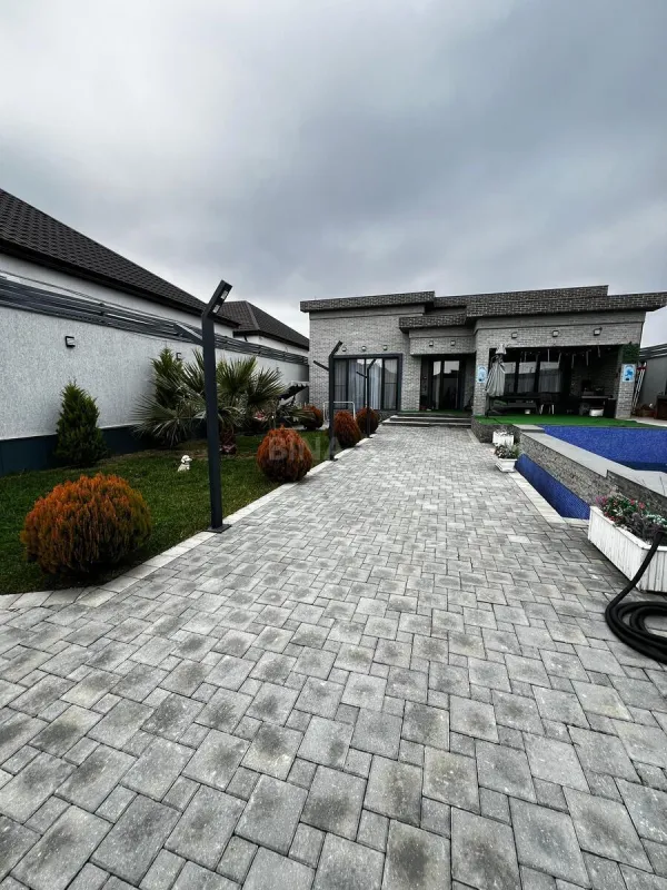 Satılır 4 otaqlı həyət evi 180 m²