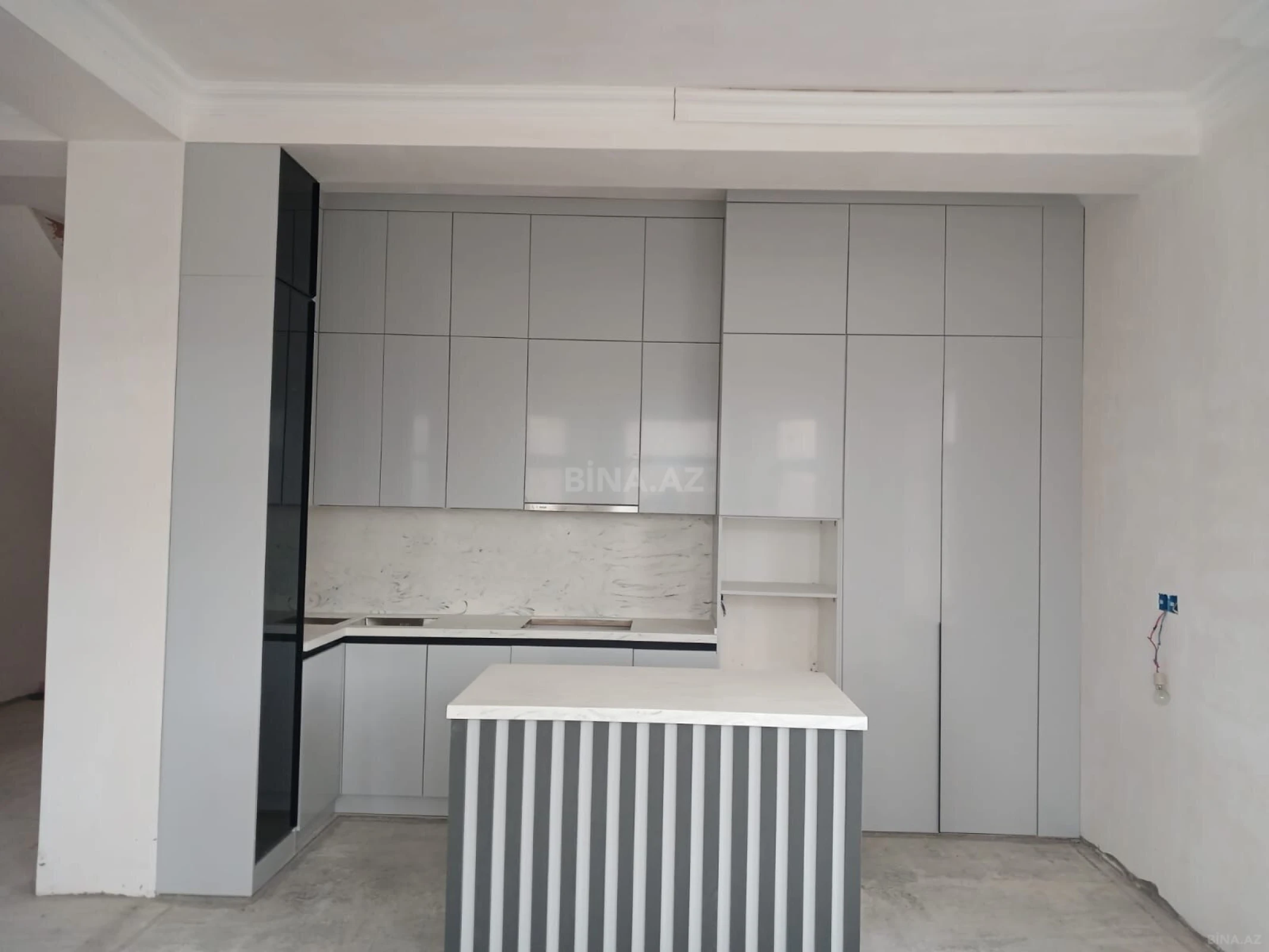 Satılır 8 otaqlı həyət evi 353 m²