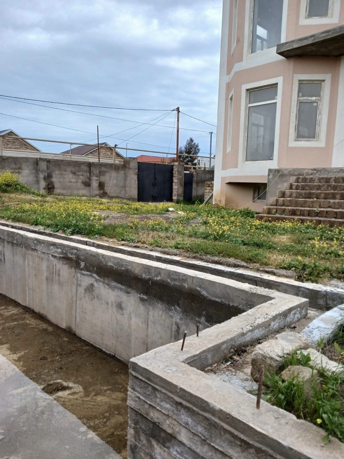 Satılır 8 otaqlı həyət evi 353 m²